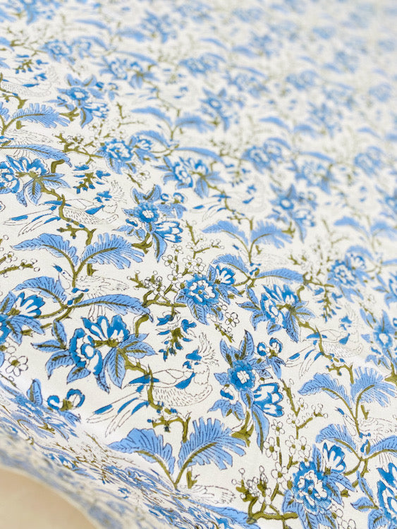 Cockatoo 8 seater Tablecloth